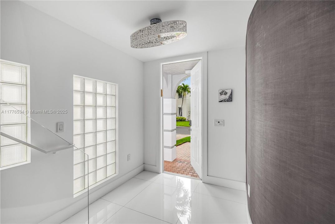 Recently Sold: $1,475,000 (4 beds, 3 baths, 2361 Square Feet)