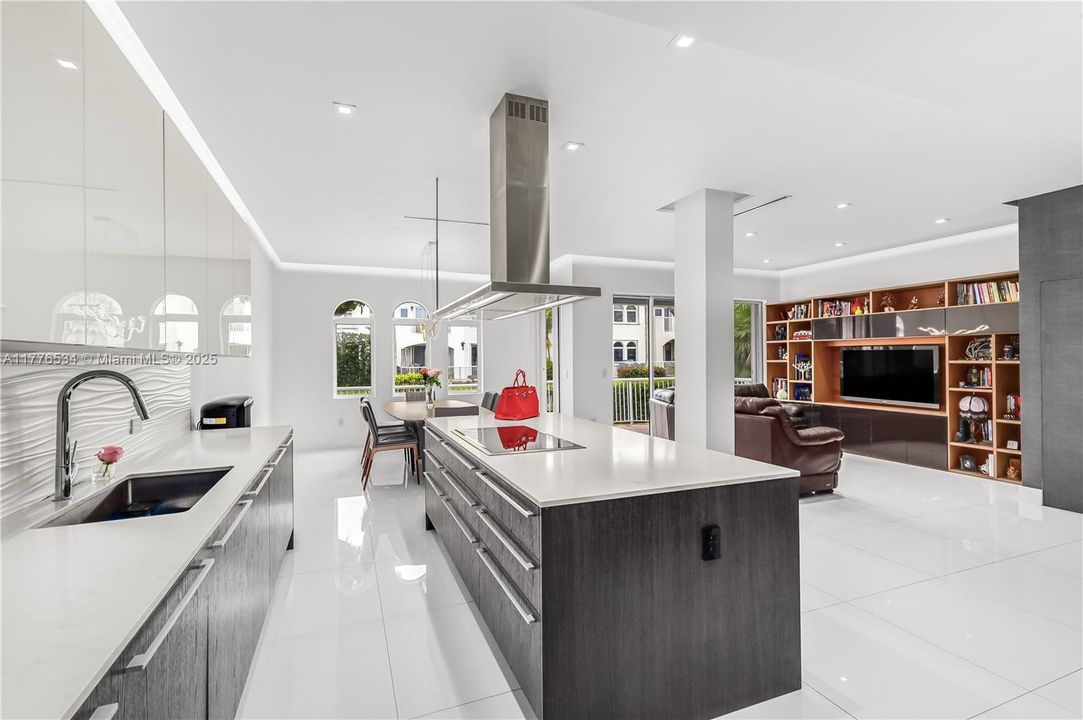 Recently Sold: $1,475,000 (4 beds, 3 baths, 2361 Square Feet)