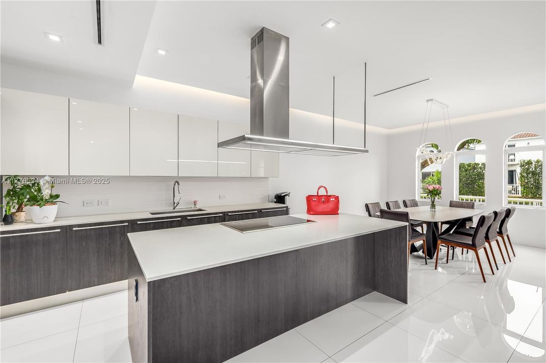 Recently Sold: $1,475,000 (4 beds, 3 baths, 2361 Square Feet)