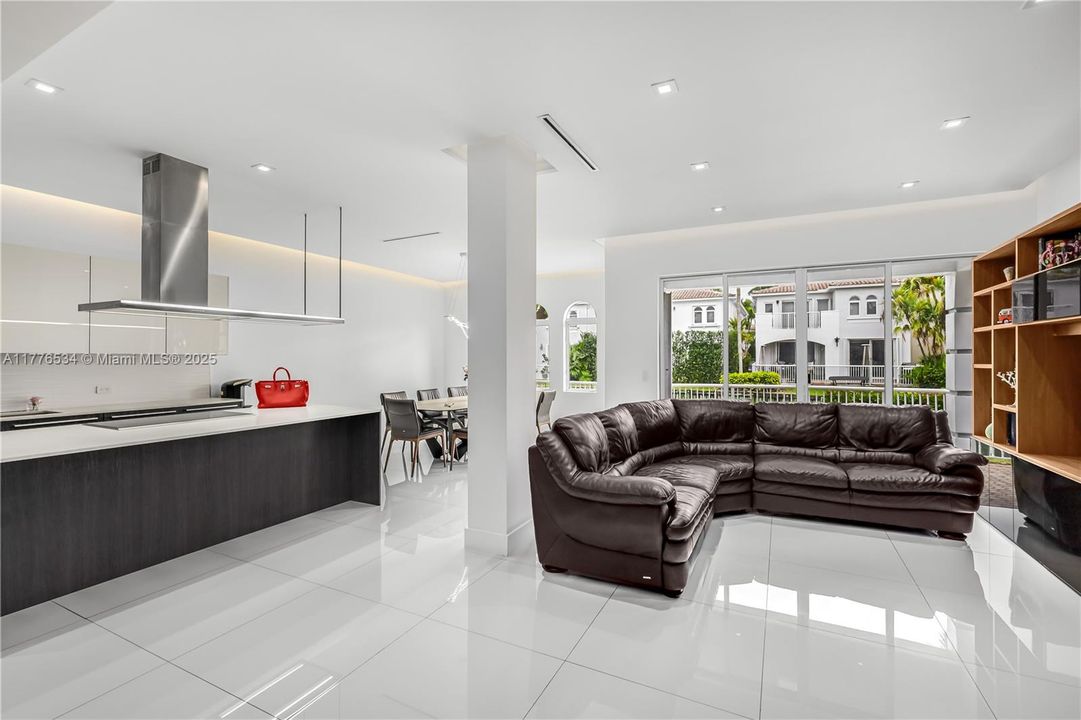 Recently Sold: $1,475,000 (4 beds, 3 baths, 2361 Square Feet)