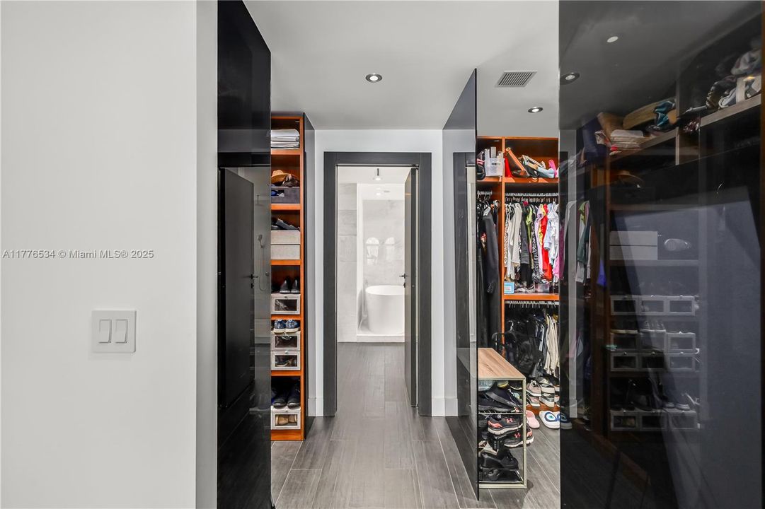 Recently Sold: $1,475,000 (4 beds, 3 baths, 2361 Square Feet)