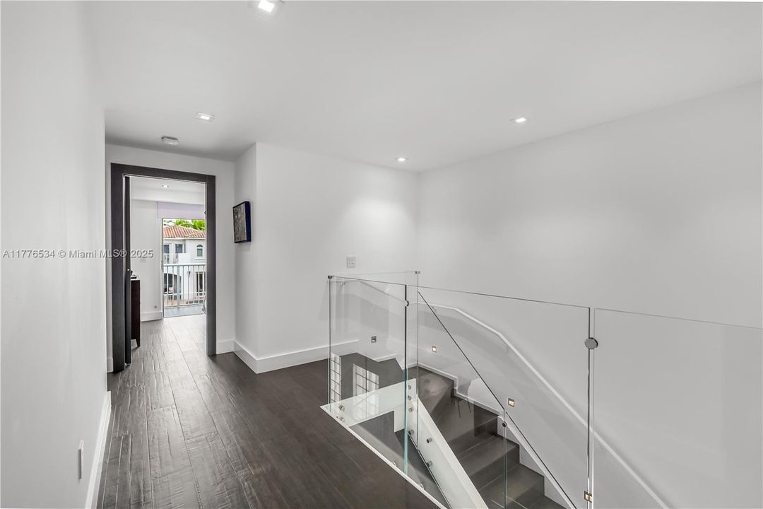 Recently Sold: $1,475,000 (4 beds, 3 baths, 2361 Square Feet)