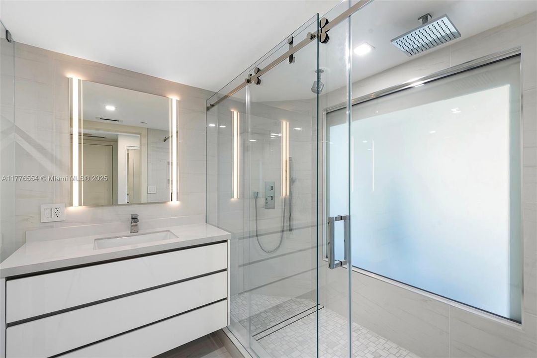 For Sale: $2,150,000 (2 beds, 2 baths, 1380 Square Feet)