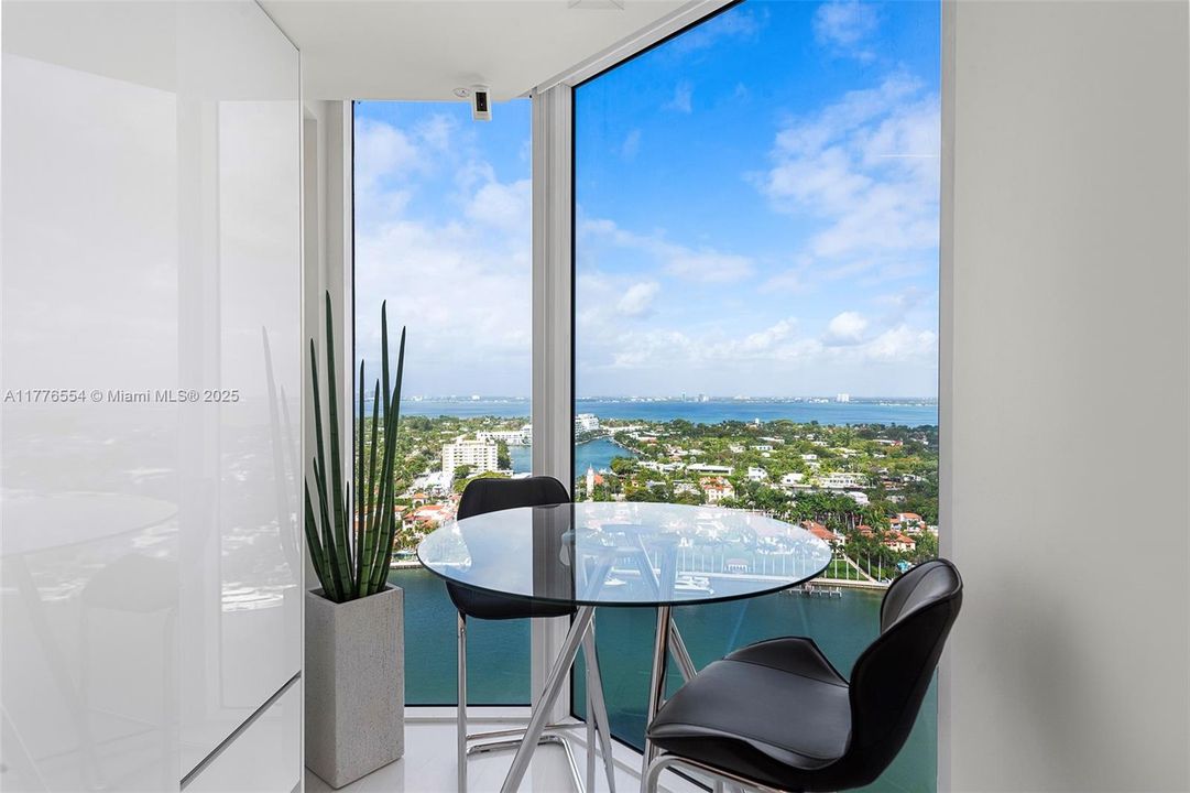 For Sale: $2,150,000 (2 beds, 2 baths, 1380 Square Feet)