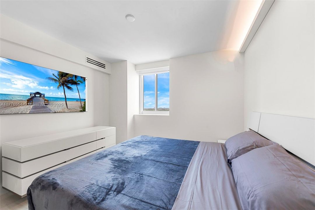 For Sale: $2,150,000 (2 beds, 2 baths, 1380 Square Feet)