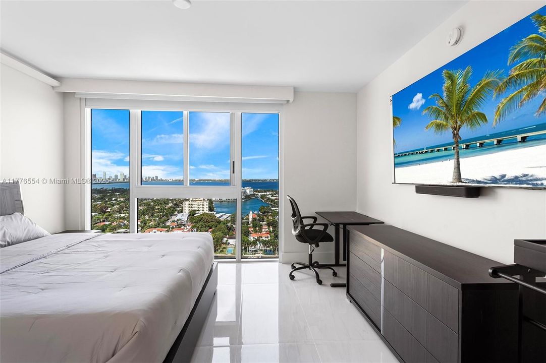 For Sale: $2,150,000 (2 beds, 2 baths, 1380 Square Feet)