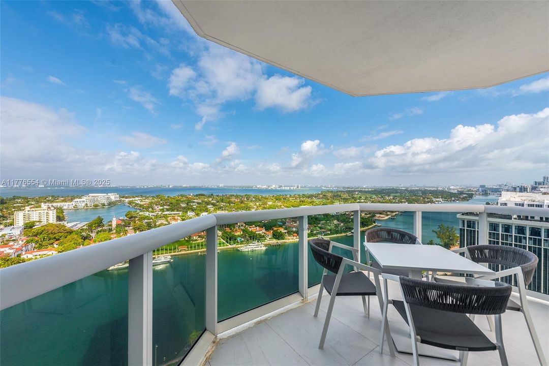 For Sale: $2,150,000 (2 beds, 2 baths, 1380 Square Feet)