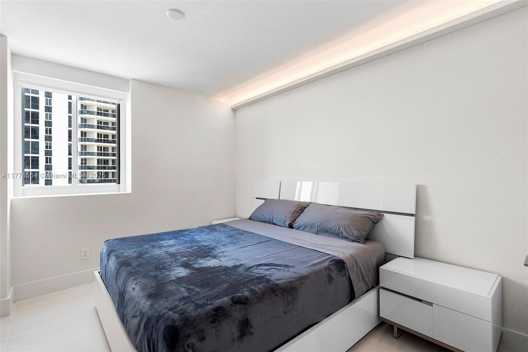 For Sale: $2,150,000 (2 beds, 2 baths, 1380 Square Feet)