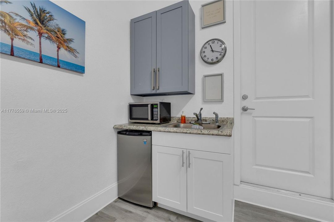 Vendido Recientemente: $725,000 (5 camas, 3 baños, 2093 Pies cuadrados)