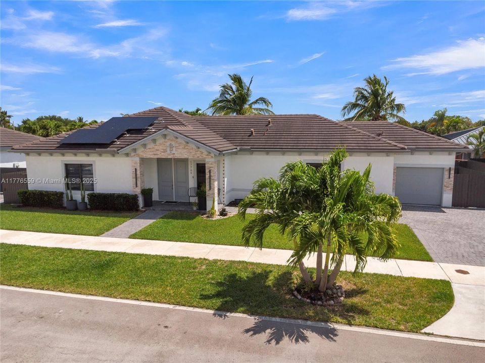 Vendido Recientemente: $725,000 (5 camas, 3 baños, 2093 Pies cuadrados)