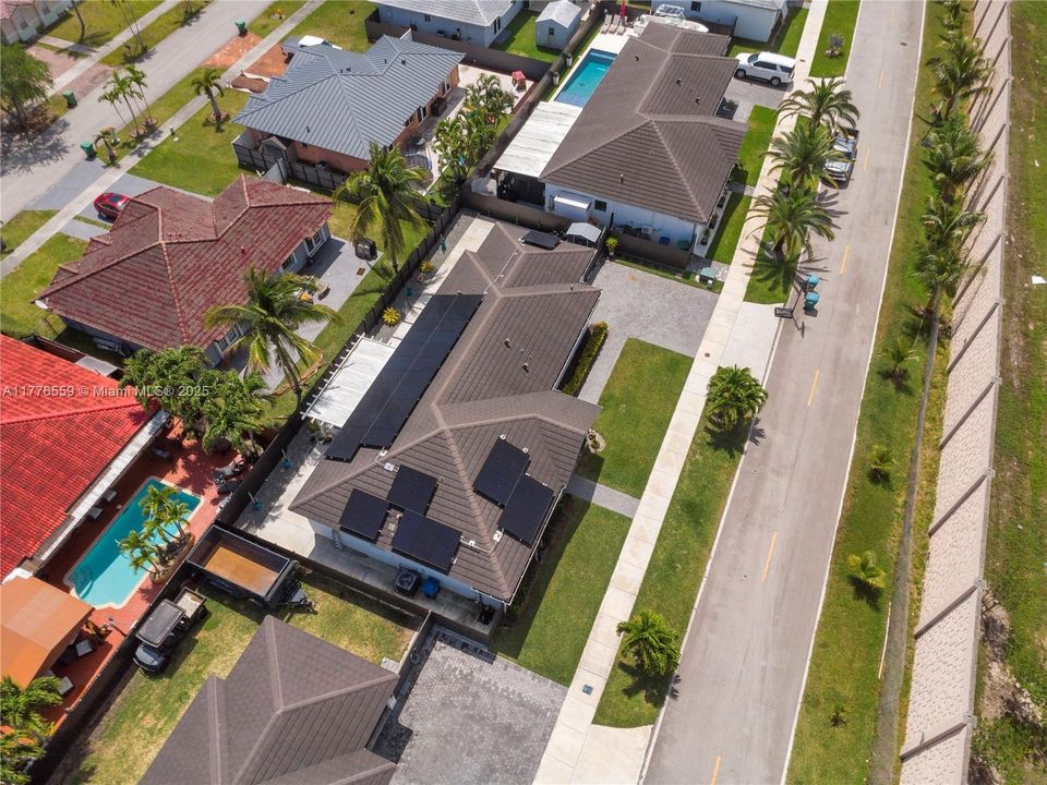 Vendido Recientemente: $725,000 (5 camas, 3 baños, 2093 Pies cuadrados)