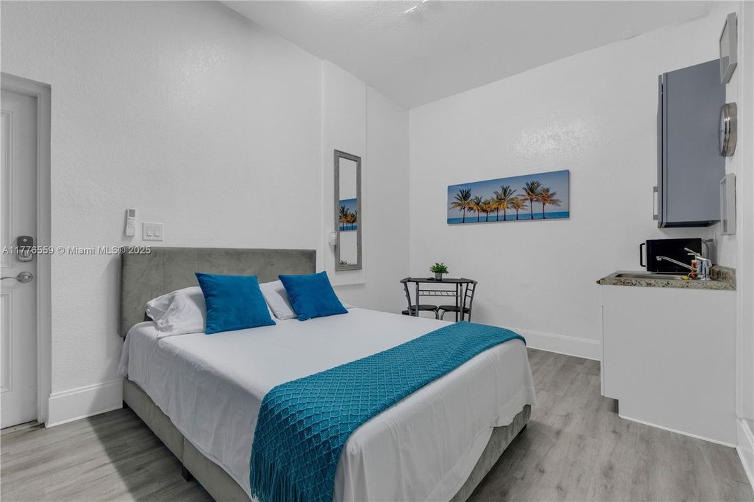 Vendido Recientemente: $725,000 (5 camas, 3 baños, 2093 Pies cuadrados)