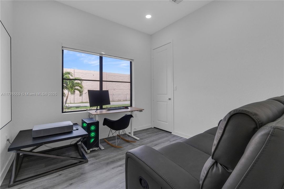 Vendido Recientemente: $725,000 (5 camas, 3 baños, 2093 Pies cuadrados)