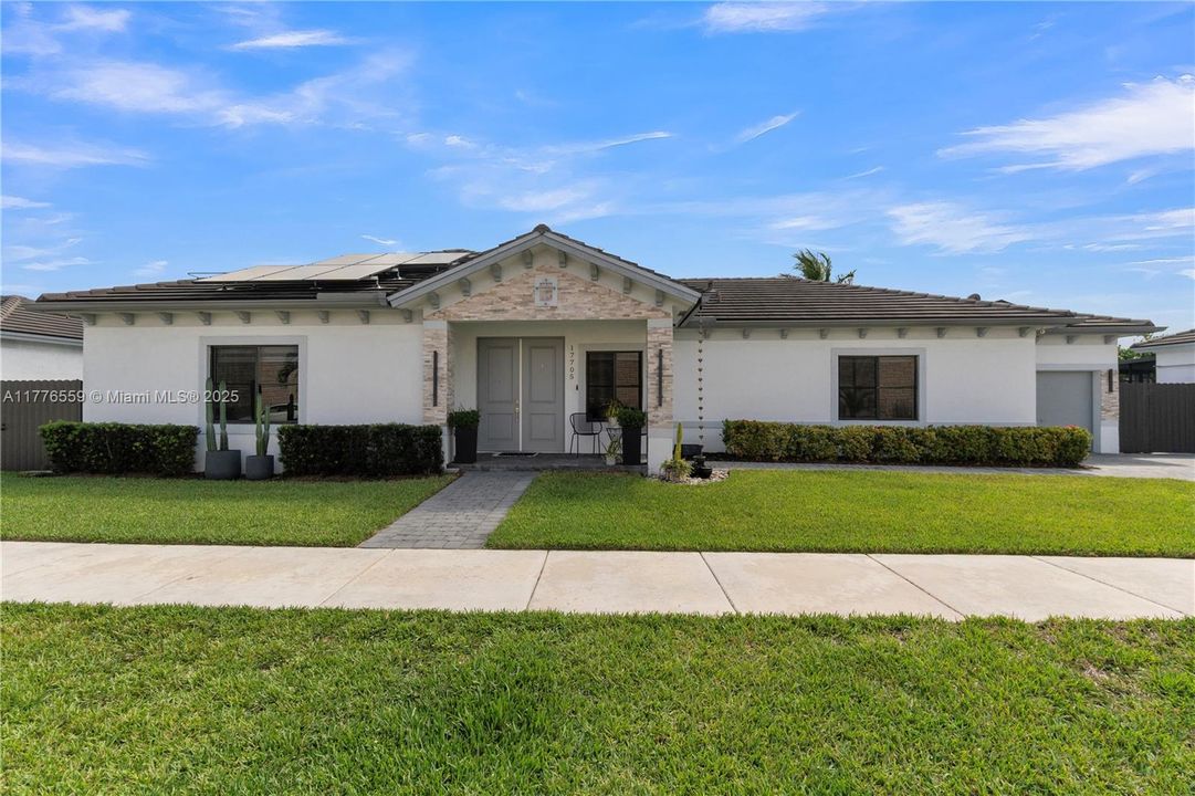 Vendido Recientemente: $725,000 (5 camas, 3 baños, 2093 Pies cuadrados)