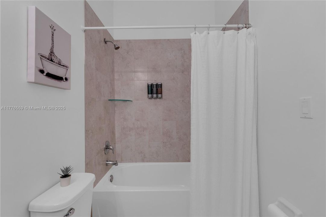 Vendido Recientemente: $725,000 (5 camas, 3 baños, 2093 Pies cuadrados)