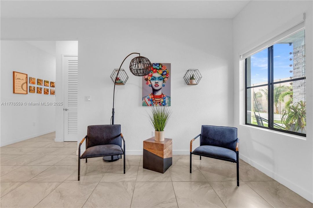 Vendido Recientemente: $725,000 (5 camas, 3 baños, 2093 Pies cuadrados)