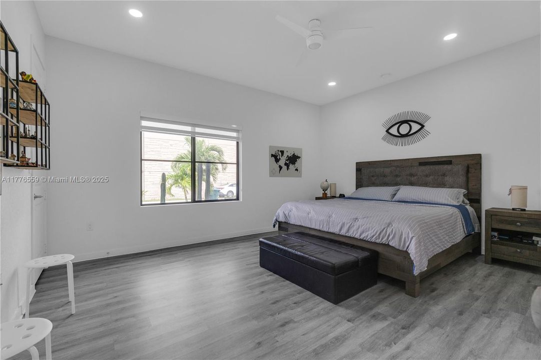 Vendido Recientemente: $725,000 (5 camas, 3 baños, 2093 Pies cuadrados)