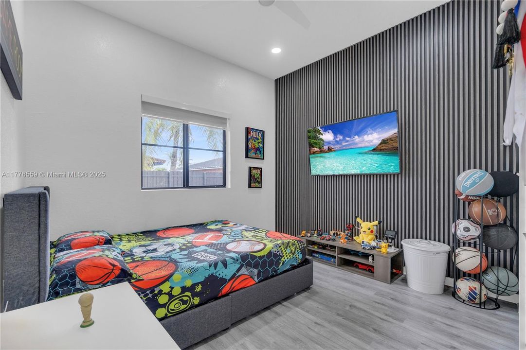 Vendido Recientemente: $725,000 (5 camas, 3 baños, 2093 Pies cuadrados)