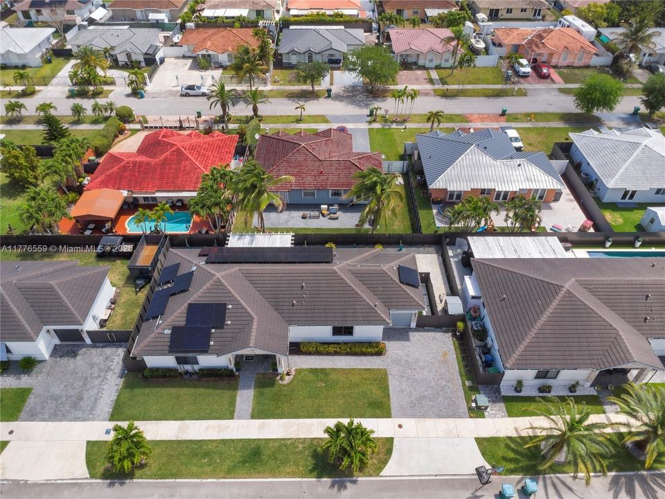 Vendido Recientemente: $725,000 (5 camas, 3 baños, 2093 Pies cuadrados)