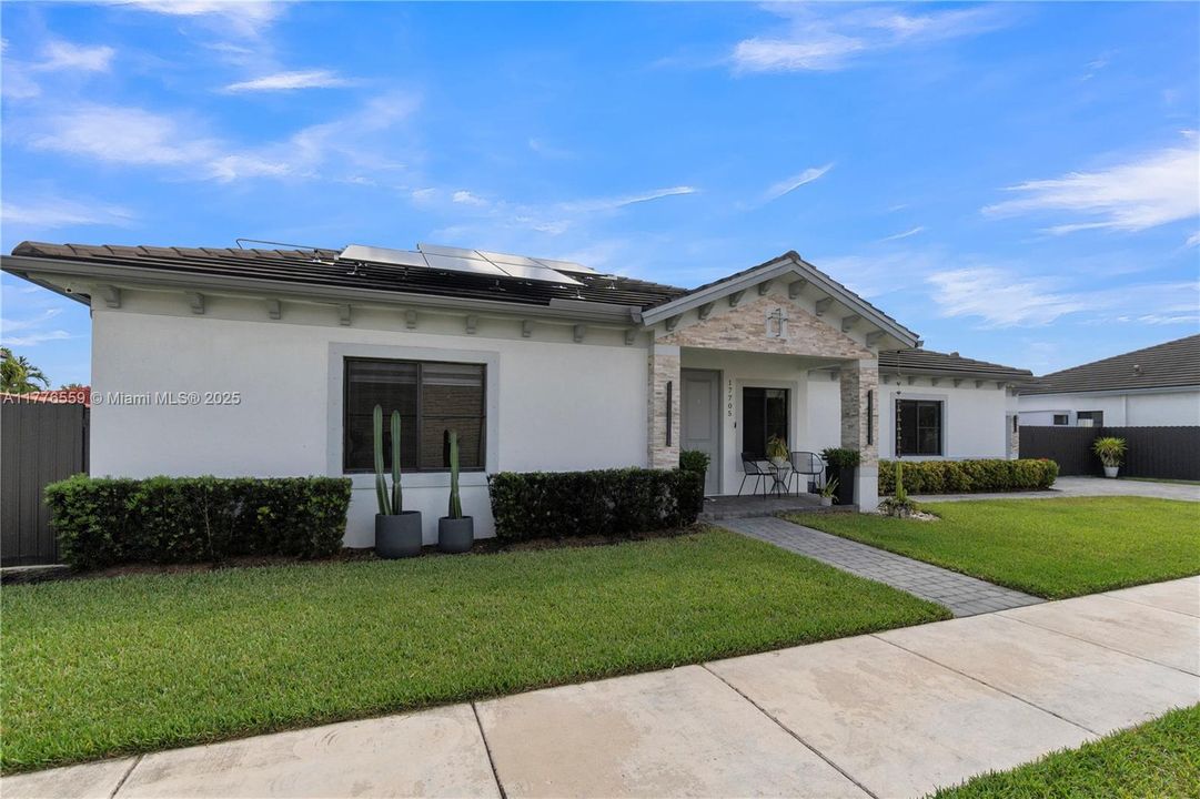 Vendido Recientemente: $725,000 (5 camas, 3 baños, 2093 Pies cuadrados)