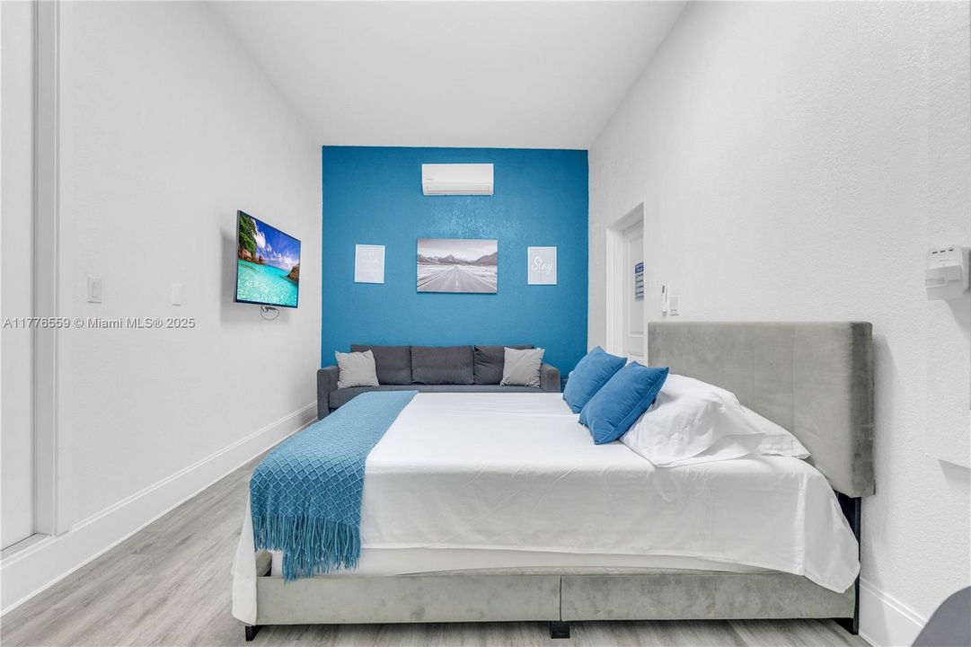 Vendido Recientemente: $725,000 (5 camas, 3 baños, 2093 Pies cuadrados)