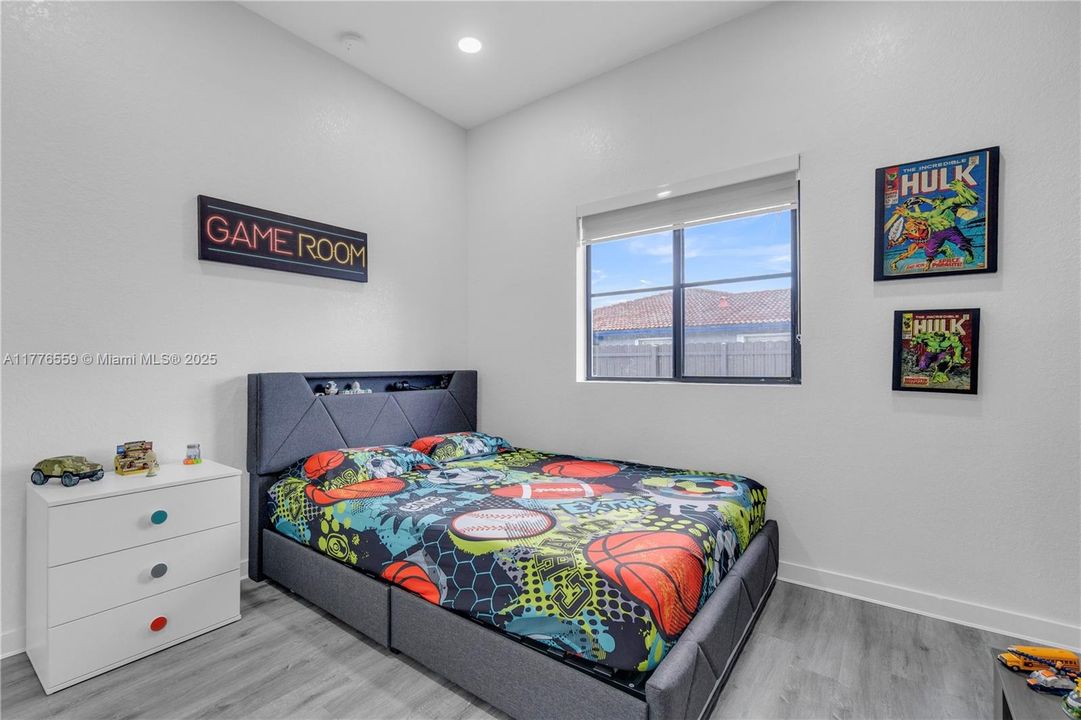 Vendido Recientemente: $725,000 (5 camas, 3 baños, 2093 Pies cuadrados)