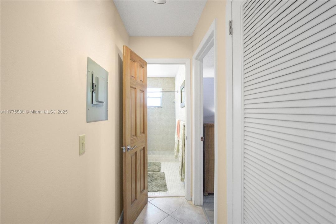 待售: $299,000 (2 贝兹, 2 浴室, 1095 平方英尺)