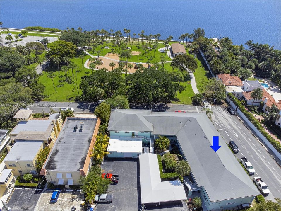 待售: $299,000 (2 贝兹, 2 浴室, 1095 平方英尺)