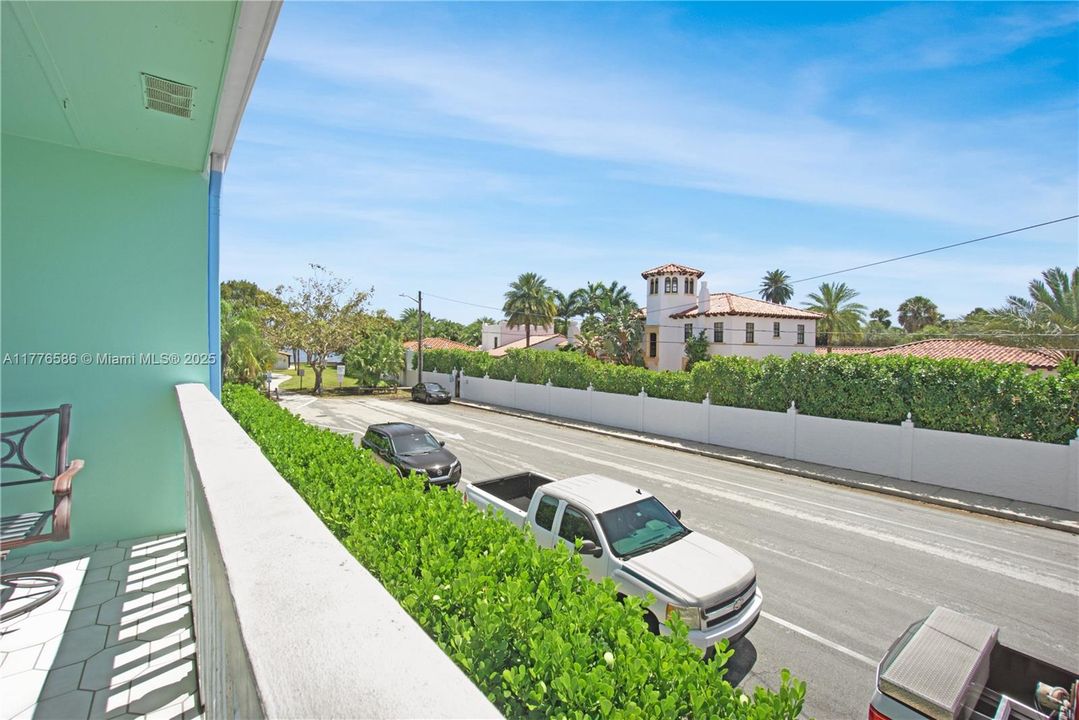 待售: $299,000 (2 贝兹, 2 浴室, 1095 平方英尺)