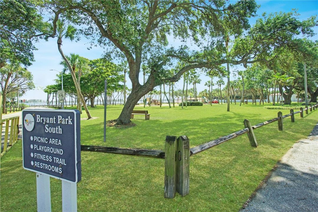 待售: $299,000 (2 贝兹, 2 浴室, 1095 平方英尺)