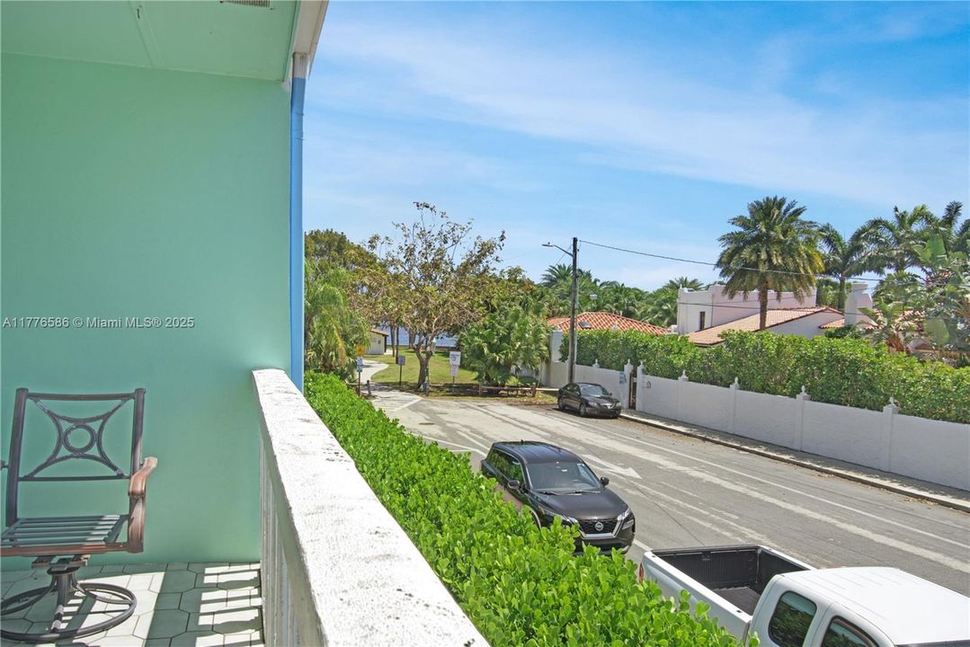 待售: $299,000 (2 贝兹, 2 浴室, 1095 平方英尺)