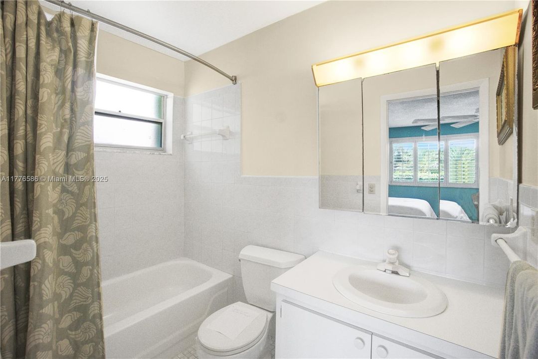 待售: $299,000 (2 贝兹, 2 浴室, 1095 平方英尺)