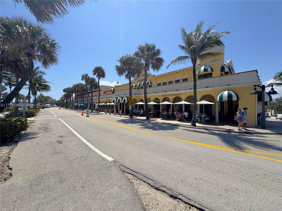 待售: $299,000 (2 贝兹, 2 浴室, 1095 平方英尺)