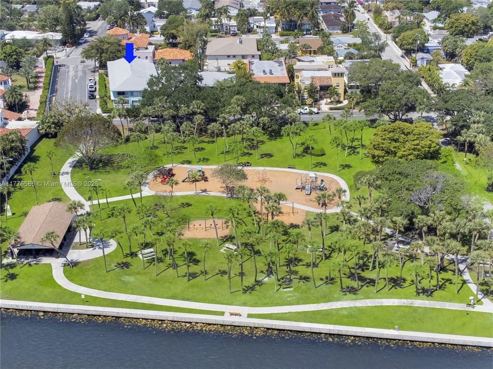 待售: $299,000 (2 贝兹, 2 浴室, 1095 平方英尺)