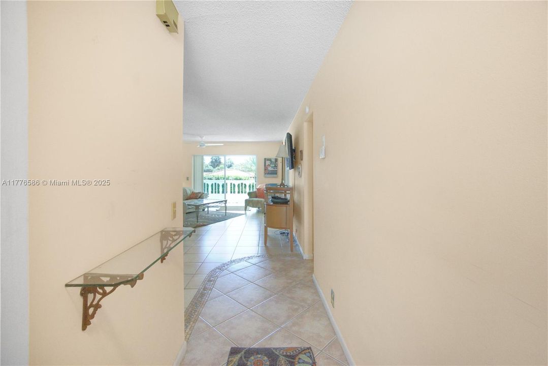 待售: $299,000 (2 贝兹, 2 浴室, 1095 平方英尺)