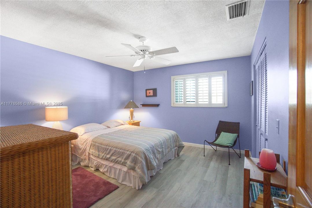 待售: $299,000 (2 贝兹, 2 浴室, 1095 平方英尺)