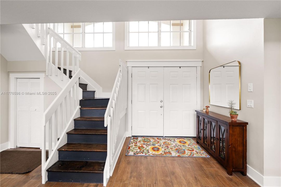 最近售出: $1,105,000 (4 贝兹, 4 浴室, 3233 平方英尺)