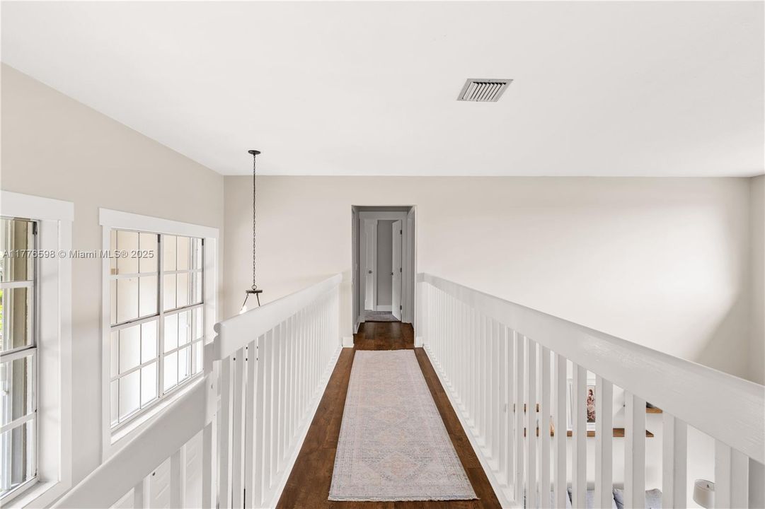 最近售出: $1,105,000 (4 贝兹, 4 浴室, 3233 平方英尺)