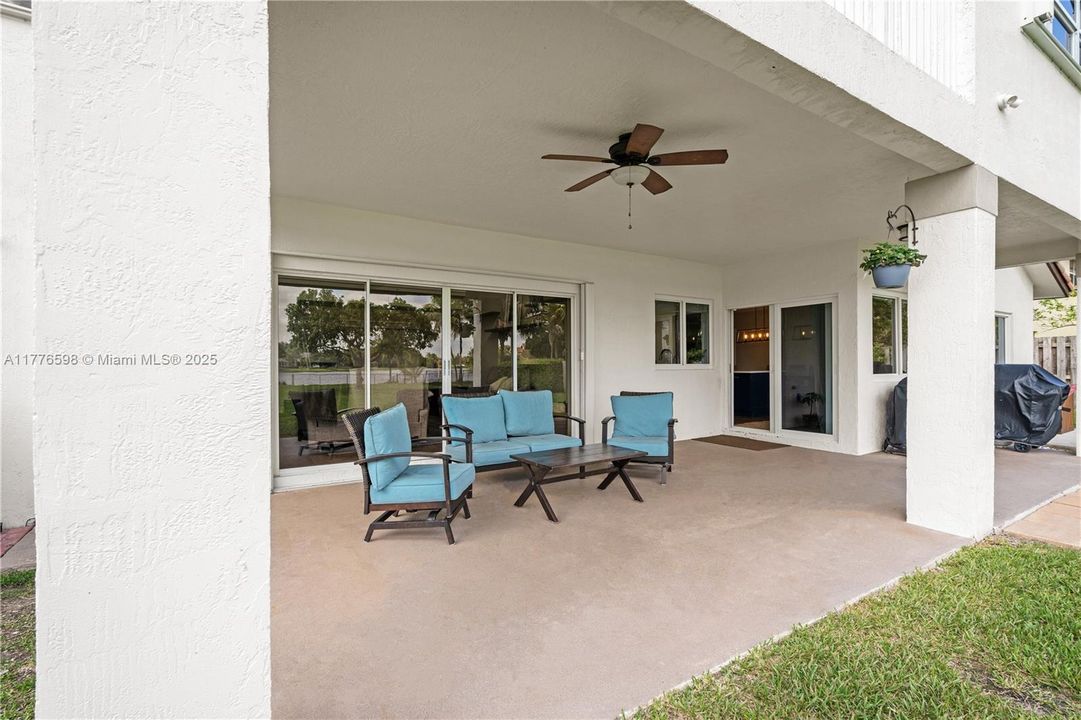 最近售出: $1,105,000 (4 贝兹, 4 浴室, 3233 平方英尺)