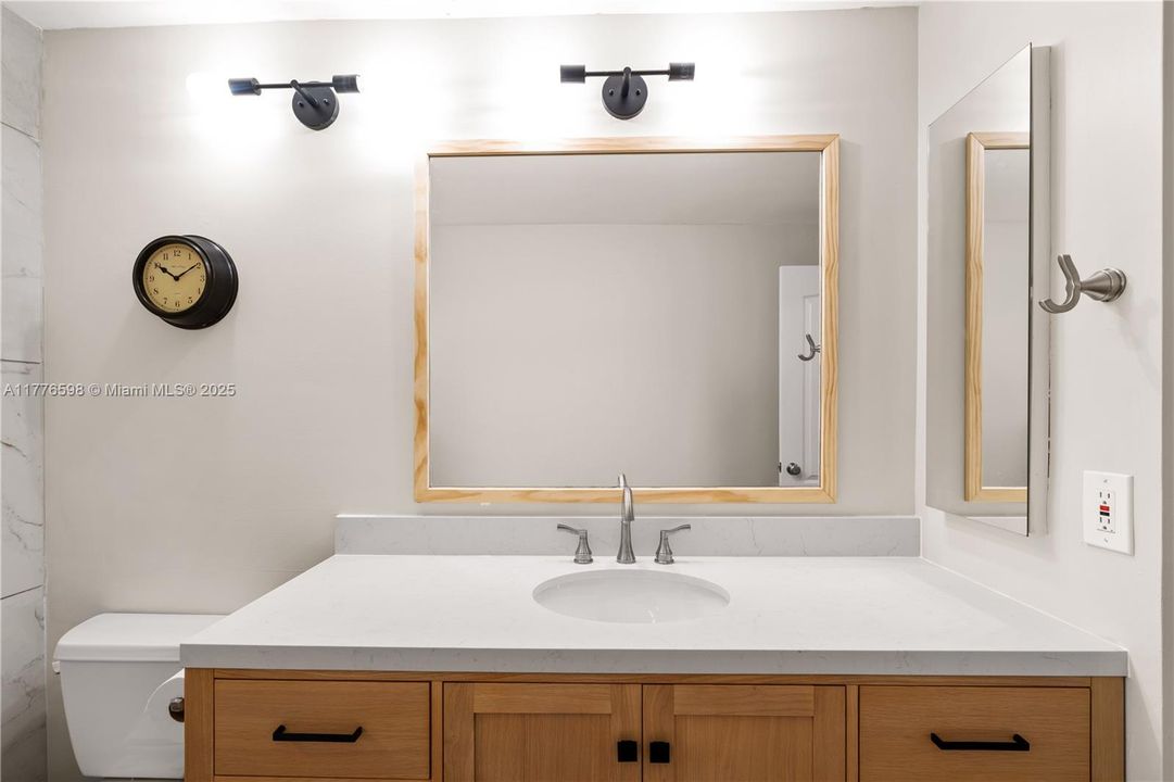 最近售出: $1,105,000 (4 贝兹, 4 浴室, 3233 平方英尺)