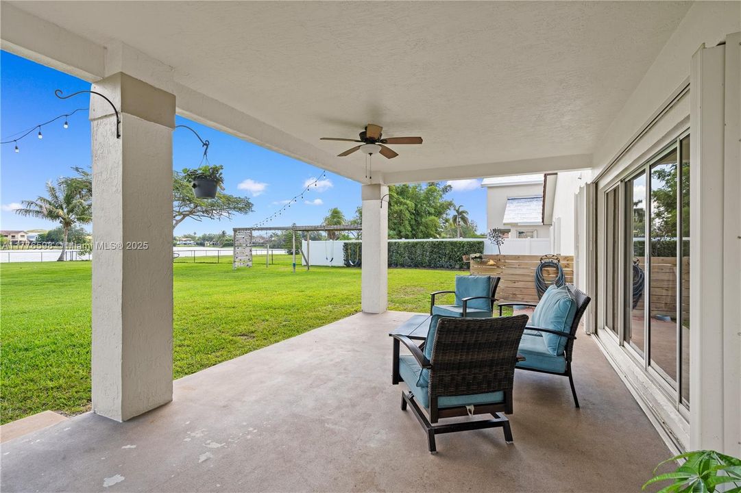 最近售出: $1,105,000 (4 贝兹, 4 浴室, 3233 平方英尺)