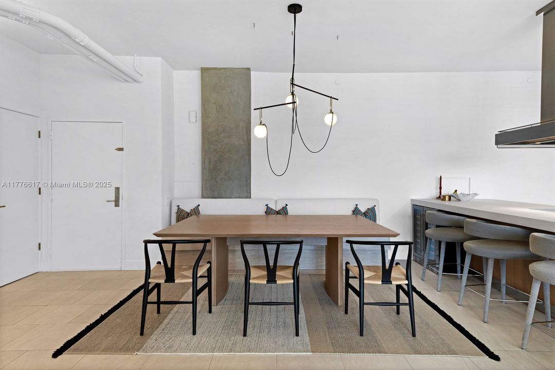 На продажу: $1,995,000 (2 спален, 2 ванн, 1735 Квадратных фут)