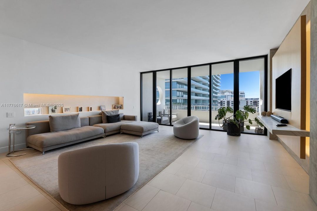 На продажу: $1,995,000 (2 спален, 2 ванн, 1735 Квадратных фут)