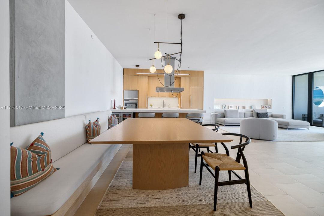 На продажу: $1,995,000 (2 спален, 2 ванн, 1735 Квадратных фут)