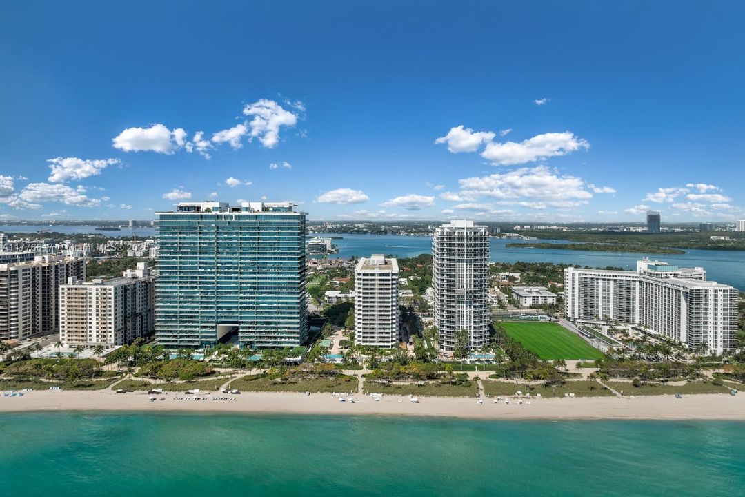 На продажу: $1,995,000 (2 спален, 2 ванн, 1735 Квадратных фут)