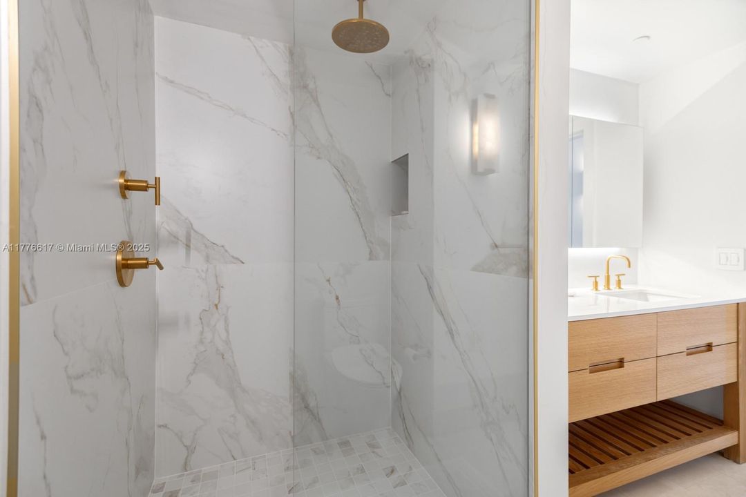 На продажу: $1,995,000 (2 спален, 2 ванн, 1735 Квадратных фут)