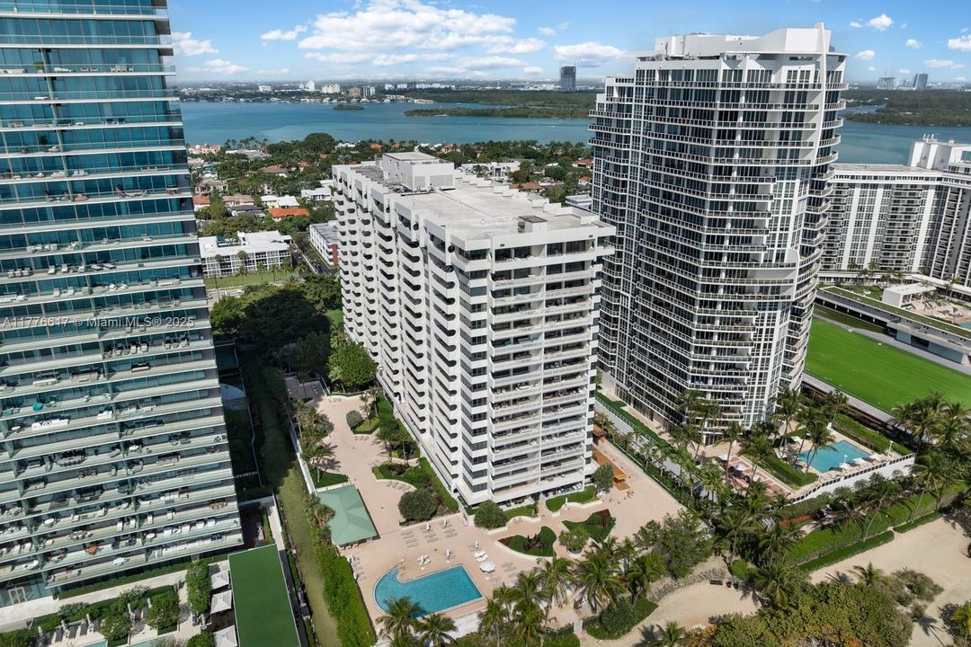 На продажу: $1,995,000 (2 спален, 2 ванн, 1735 Квадратных фут)