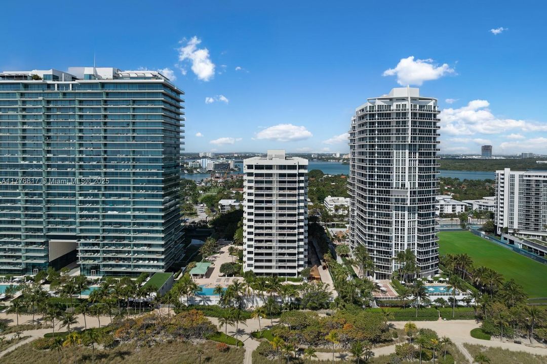 На продажу: $1,995,000 (2 спален, 2 ванн, 1735 Квадратных фут)