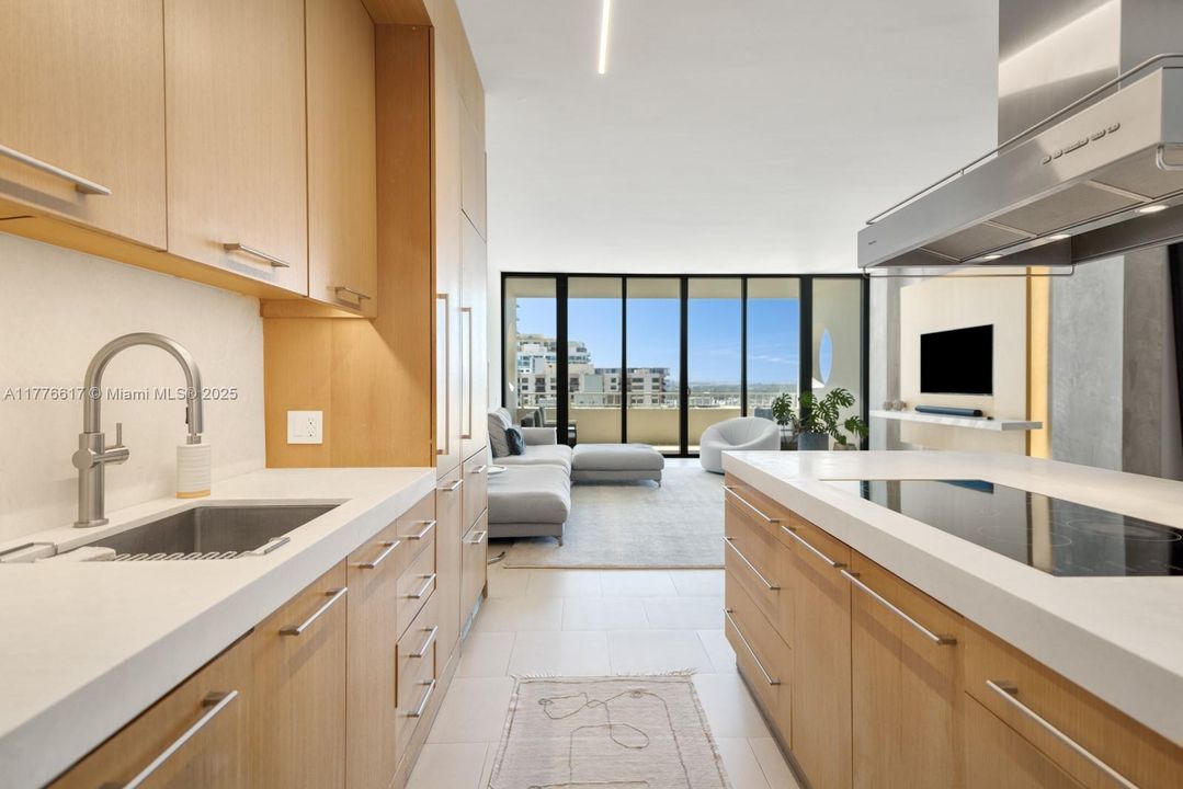 На продажу: $1,995,000 (2 спален, 2 ванн, 1735 Квадратных фут)