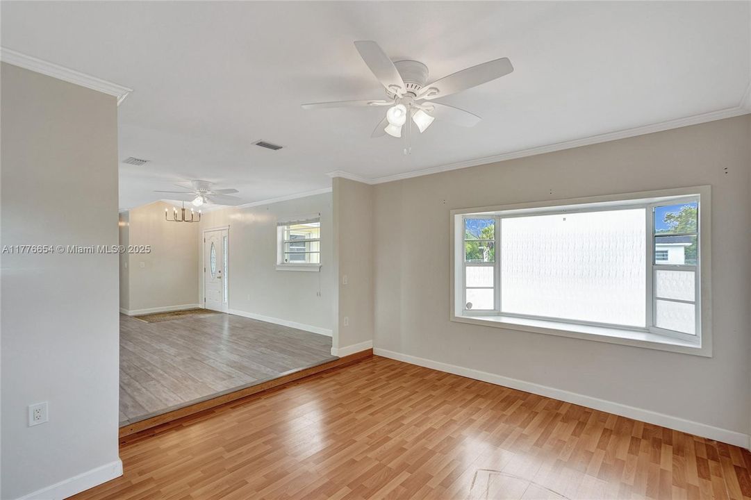 Vendido Recientemente: $650,000 (4 camas, 2 baños, 1690 Pies cuadrados)